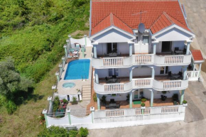 Отель Apartments Villa Happy  Тиват